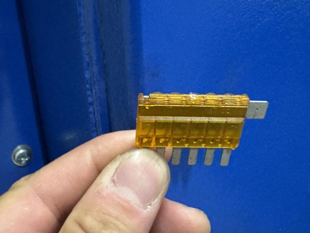 メルセデス・ベンツ　Ｓクラス　故障診断W222 前期　後期　S400h S560 S550 S63 S450 S400 パーキングブレーキ　レアキャリパー　サイドブレーキ故障　岐阜県　愛知県　診断機読み込まない　診断機入れない OBD2故障