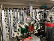 車は人を乗せて走る鉄の塊です。絶対に安全でなくてはなりません。