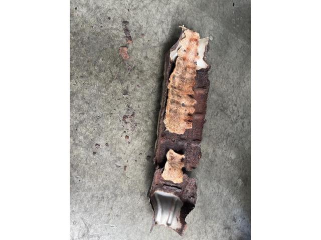 マツダ　ボンゴバン　触媒　遮熱板交換