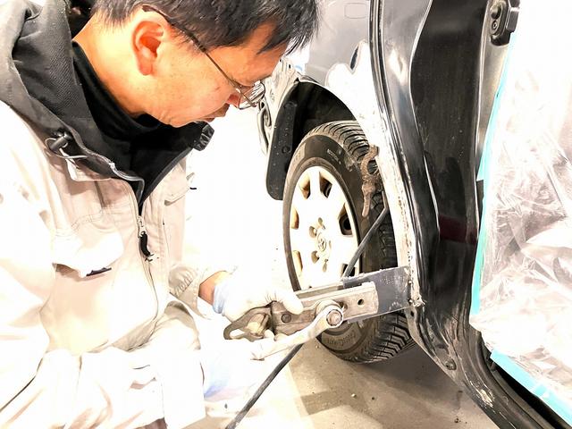 【工程３】専用器具で凹みを引き出します