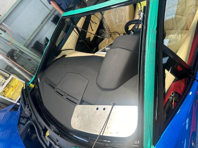 ランボルギーニ　アヴェンタドール　ロードスター　フロントガラス交換　保険修理　自社コーティング　輸入車　板金塗装　リペア　車検整備　カスタム　大垣市　羽島市　岐阜市　