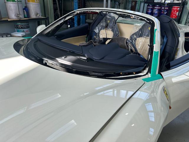 フェラーリ　４８８スパイダー　フロントガラス交換　保険修理　自社コーティング　輸入車　板金塗装　リペア　車検整備　カスタム　大垣市　羽島市　岐阜市　