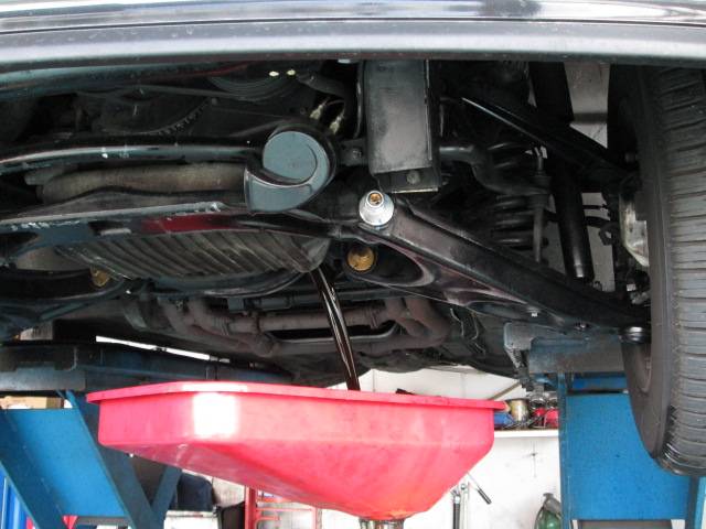 メルセデス・ベンツ 500SL（R107） エンジンオイル交換