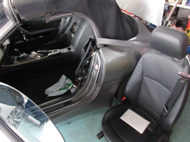 BMW Z4 2.5i（E87）：電動幌修理【 輸入車の車検、点検、整備は創業50年のオートリーゼンにお任せ下さい】