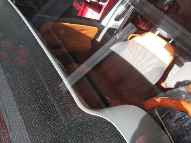 フィアットパンダ 4×4 1.3マルチジェット：フロントガラス交換【 輸入車の車検、点検、整備は創業52年のオートリーゼンにお任せ下さい】