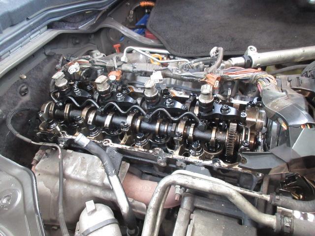 トヨタ ハイエース S-GL：エンジンオイル漏れ修理【 輸入車の車検、点検、整備は創業52年のオートリーゼンにお任せ下さい】