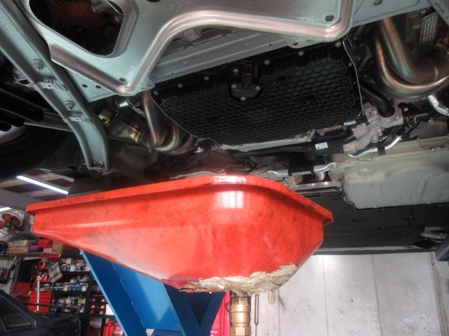 ポルシェ 718スパイダー：エンジンオイル交換【 輸入車の車検、点検、整備は創業53年のオートリーゼンにお任せ下さい】