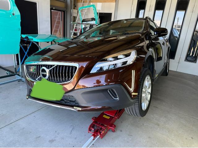 ボルボ　Ｖ４０　クロスカントリー　フロントバンパー　ドア　キズ・へこみ直し　岐阜市　板金塗装