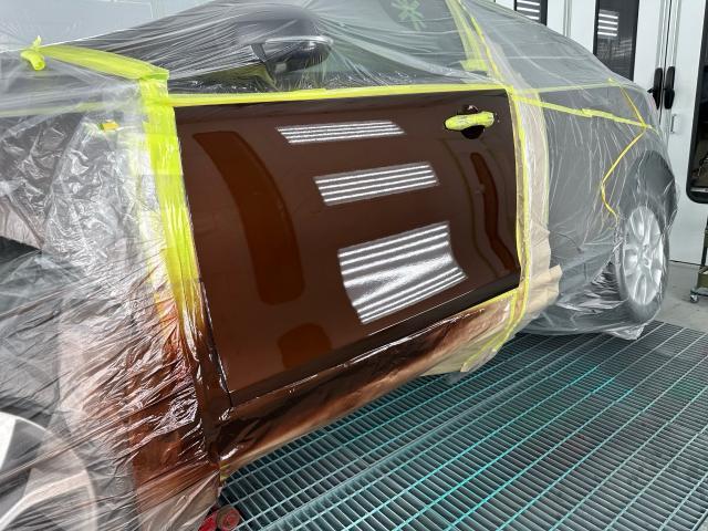 ボルボ　Ｖ４０　クロスカントリー　フロントバンパー　ドア　キズ・へこみ直し　岐阜市　板金塗装