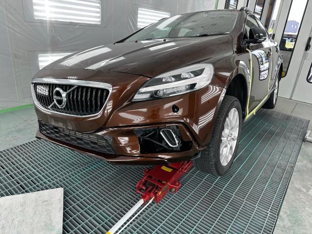ボルボ　Ｖ４０　クロスカントリー　フロントバンパー　ドア　キズ・へこみ直し　岐阜市　板金塗装