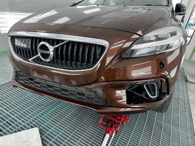 ボルボ　Ｖ４０　クロスカントリー　フロントバンパー　ドア　キズ・へこみ直し　岐阜市　板金塗装