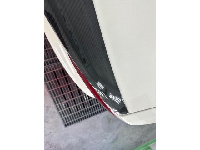 マセラティ　グラントゥーリズモ　カーボン　リアウイング　クリア剥がれ修理　塗装