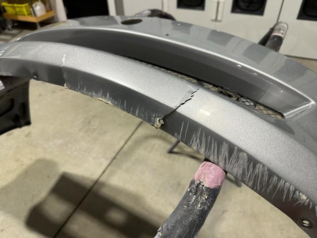 アストンマーティン DB9 フロントバンパー フロントフェンダー ドアミラーカバー キズ・へこみ直し 岐阜市 輸入車 鈑金 塗装