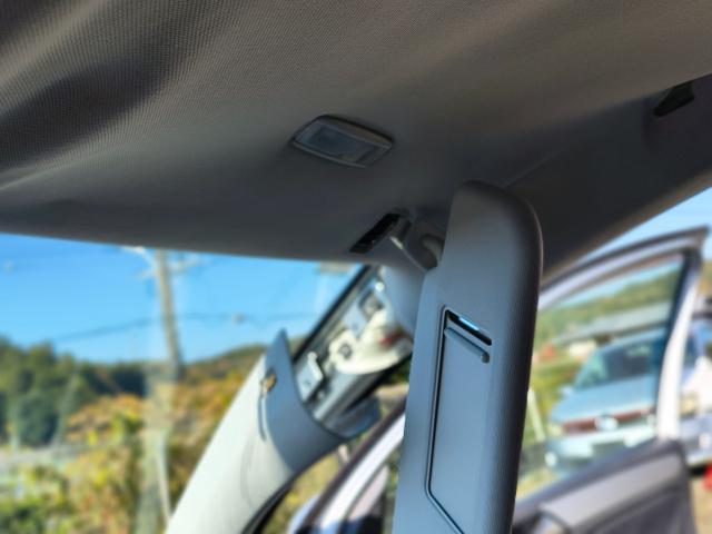 フォルクスワーゲン　ゴルフ　内装品取付 天張り張替え作業
室内 ルーフ 張り替え 室内天井の剥がれ 瑞浪市 土岐市 多治見市 恵那市 中津川市 可児市