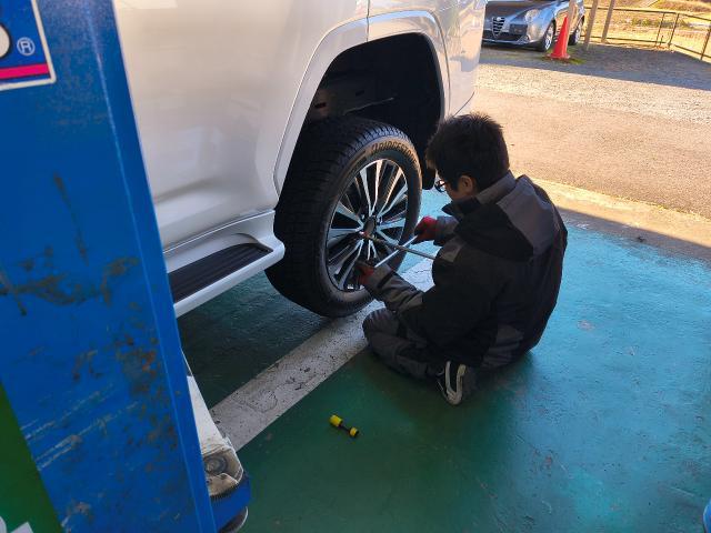 トヨタ　ランドクルーザー　ホイール・タイヤ交換
土岐市瑞浪市 多治見市 恵那市 春日井市 中津川市