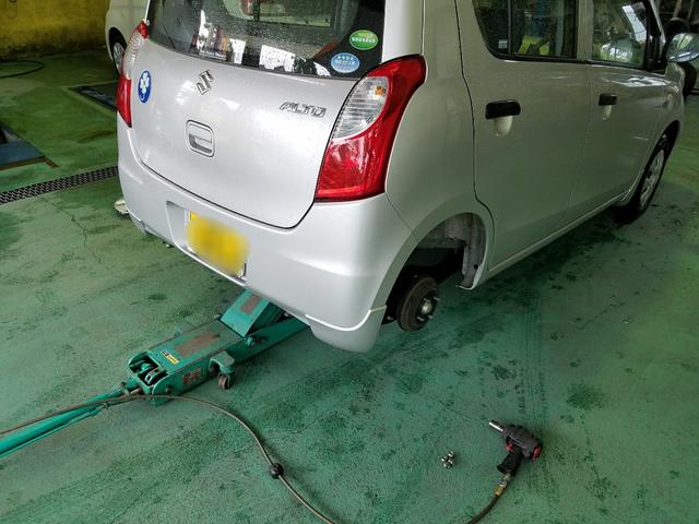 関ヶ原町からご入庫、アルトのタイヤはめ替え作業