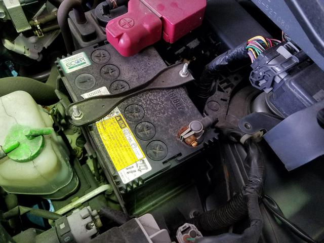 垂井町からご入庫、ワゴンＲスティングレーのバッテリー交換