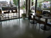 整備中やドライブの合間に一息つける待合スペースもございます。