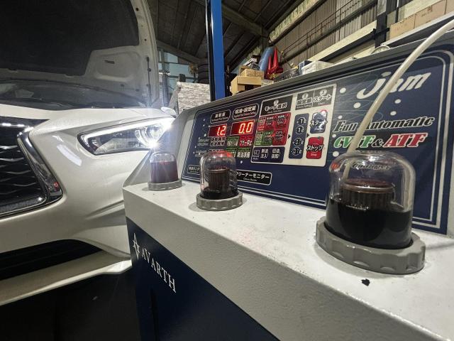 日産　V37スカイライン 200GT-t　ダイムラー製7速ATのATF圧送交換（トルコン太郎／オイルパン脱着）