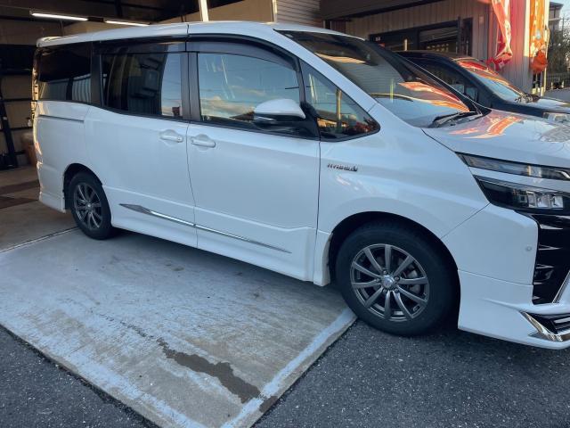 トヨタ　ヴォクシー　ホイール・タイヤ交換　岐阜県　岐阜市　持ち込み　タイヤ交換　脱着　組替　バランス　