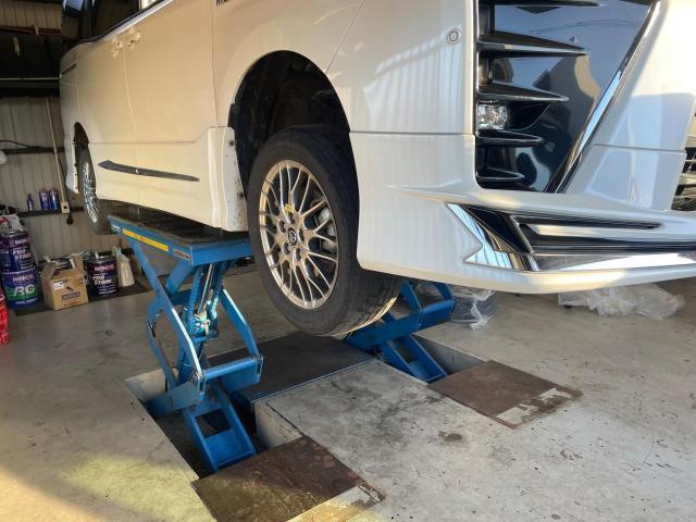 トヨタ　ヴォクシー　ホイール・タイヤ交換　岐阜県　岐阜市　持ち込み　タイヤ交換　脱着　組替　バランス　