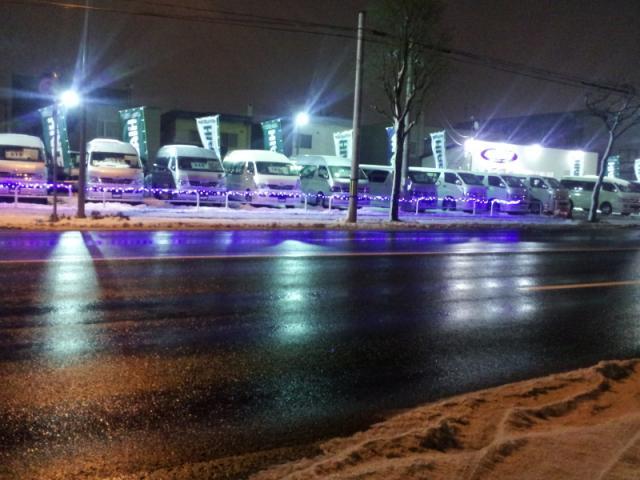 ハイエースにアルヴェルシート施工ロイヤルリムジン