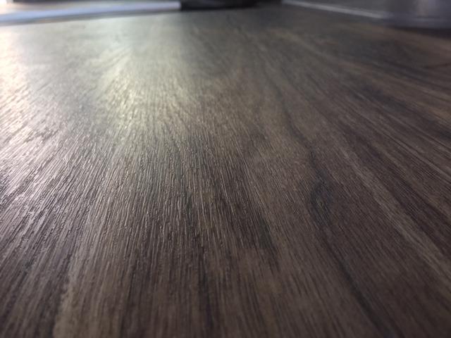 ハイエースにアルヴェルシート施工ロイヤルリムジン