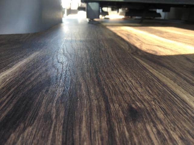 ハイエースにアルヴェルシート施工ロイヤルリムジン