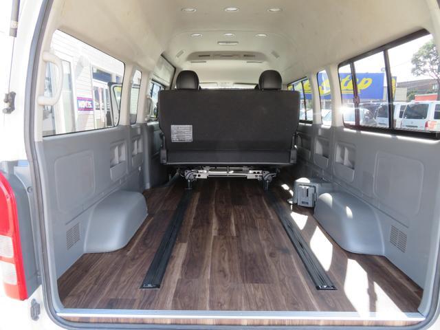 トヨタ　ハイエースバン　ハイエーススー１ナンバー8人乗りロングスライド床張施行