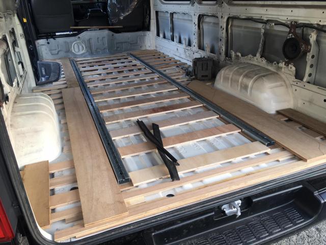 トヨタ　ハイエースバン　ハイエーススー１ナンバー8人乗りロングスライド床張施行