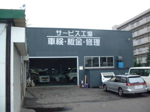 急な故障や事故の板金修理はもちろん、小さな傷や凹みの板金と塗装まで幅広く対応いたします。