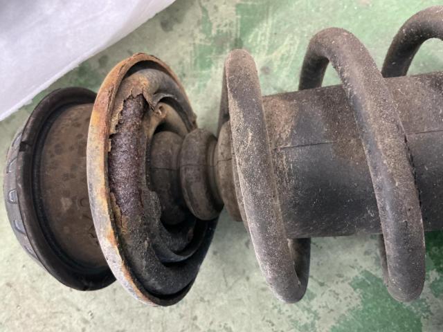 ホンダ　Ｎ－ＢＯＸ　フロントサスペンション交換