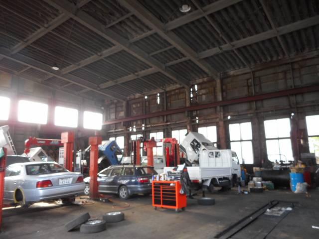 ㈱安岡自動車工業　乗用車展示場(5枚目)