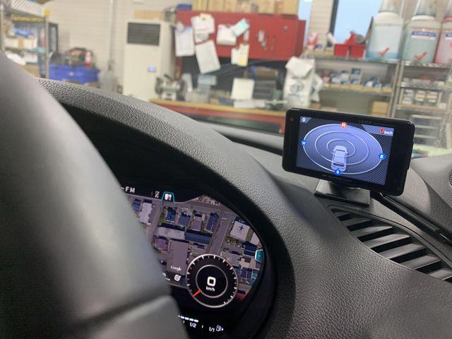 Ａｕｄｉ　Ａ３　ＴＦＳＩ　クワトロ　ＡＢＡ－８ＶＣＺＰＬ　ドライブレコーダー（前後２カメラ）、レーダー取付作業