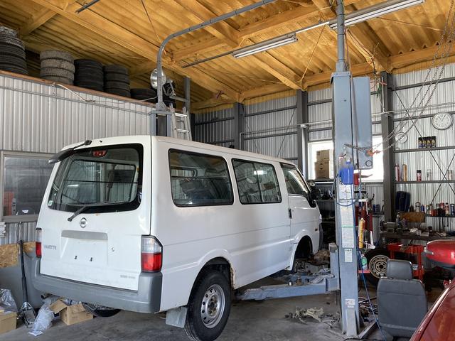 リフト完備しておりますので、軽整備も対応しております。