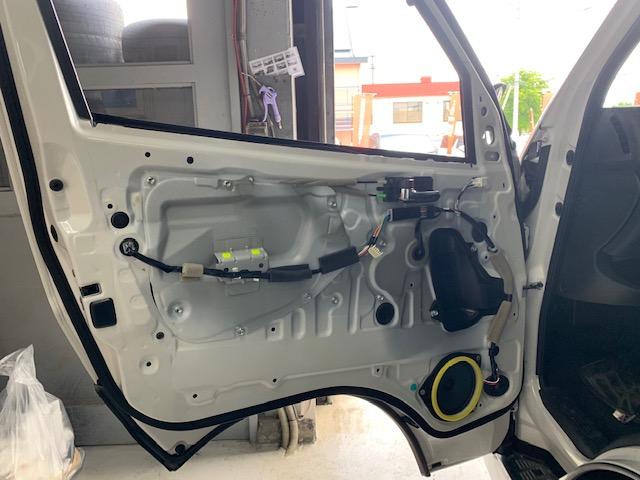 トヨタ　ハイエース　４型　サイドミラー交換　Valenti 旭川市、神楽、神楽岡、神居、西御料、東光・東神楽町・鷹栖町・美瑛町・東川町、他地域も大歓迎！
