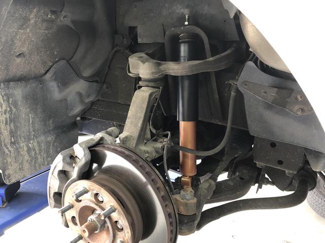 ニッサン　NV350キャラバン　ショックアブソーバ交換　旭川市、神楽、神楽岡、神居、西御料、東光・東神楽町・鷹栖町・美瑛町・東川町、他地域も大歓迎！
