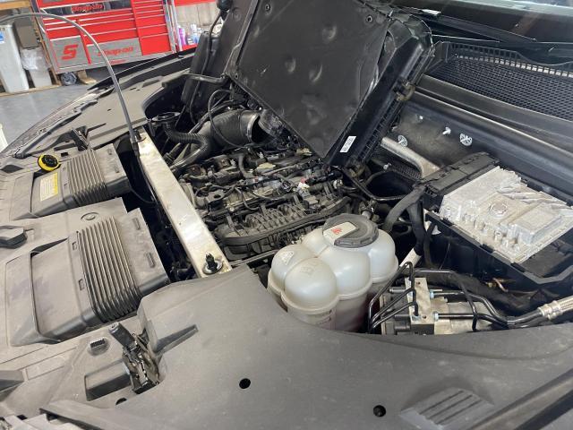 アウディQ7 オイル交換　オイルエレメント交換　旭川市・神楽・神楽岡・神居・西御料・東光・東神楽町・鷹栖町・美瑛町・東神楽町・他地域も大歓迎！