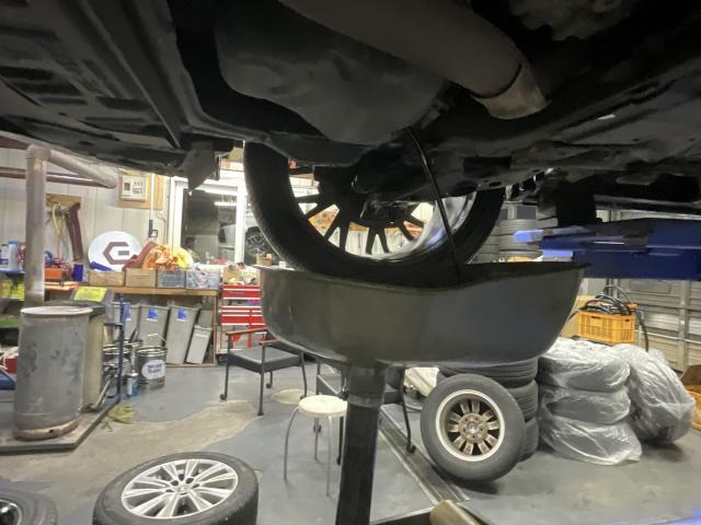 ヴェルファイア　タイヤ交換＋オイル交換＋エレメント交換　旭川市・神楽・神楽岡・神居・西御料・東光・東神楽町・鷹栖町・美瑛町・東神楽町・他地域も大歓迎！