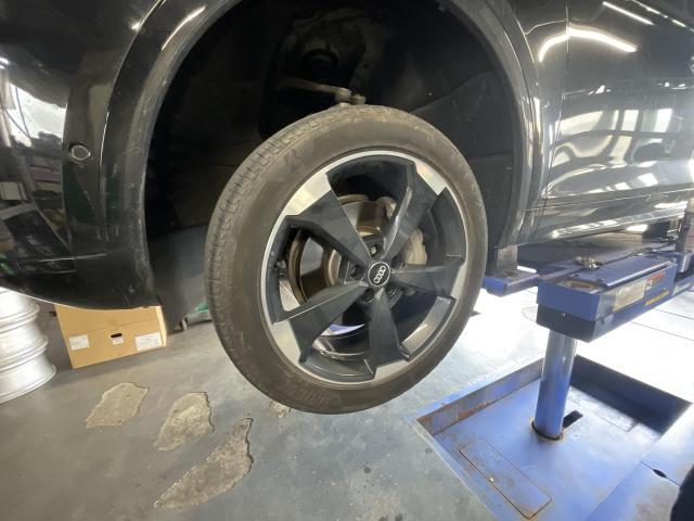 アウディ　Ｑ５　タイヤ交換
旭川市・神楽・神楽岡・神居・西御料・東光・東神楽町・鷹栖町・美瑛町・東神楽町・他地域も大歓迎！ 