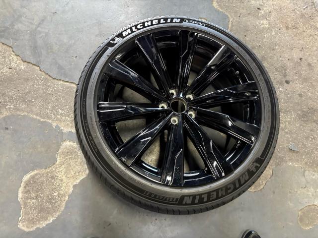 トヨタ　クラウンスポーツ　タイヤ交換
旭川市・神楽・神楽岡・神居・西御料・東光・東神楽町・鷹栖町・美瑛町・東神楽町・他地域も大歓迎！