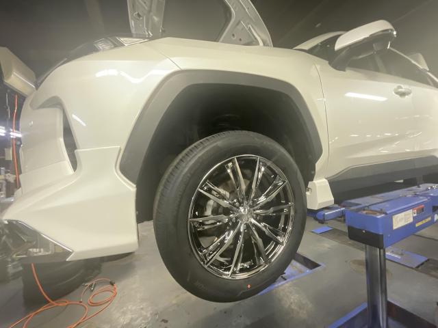 トヨタ　ＲＡＶ４　タイヤ交換
旭川市・神楽・神楽岡・神居・西御料・東光・東神楽町・鷹栖町・美瑛町・東神楽町・他地域も大歓迎！