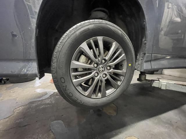 トヨタ　ヴォクシー　タイヤ交換
旭川市・神楽・神楽岡・神居・西御料・東光・東神楽町・鷹栖町・美瑛町・東神楽町・他地域も大歓迎！ 