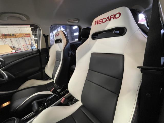 ＢＭＷ　MINIクロスオーバー　レカロシート取付
旭川市・神楽・神楽岡・神居・西御料・東光・東神楽町・鷹栖町・美瑛町・東神楽町・他地域も大歓迎！