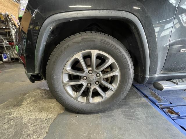 クライスラー・ジープ　グランドチェロキー　タイヤ交換
旭川市・神楽・神楽岡・神居・西御料・東光・東神楽町・鷹栖町・美瑛町・東神楽町・他地域も大歓迎！