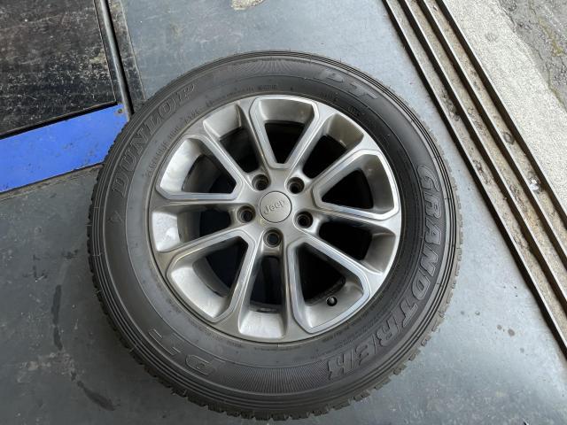 クライスラー・ジープ　グランドチェロキー　タイヤ交換
旭川市・神楽・神楽岡・神居・西御料・東光・東神楽町・鷹栖町・美瑛町・東神楽町・他地域も大歓迎！