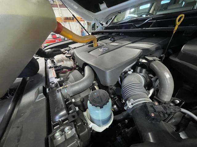 トヨタ　ランドクルーザー300  オイル交換
旭川市・神楽・神楽岡・神居・西御料・東光・東神楽町・鷹栖町・美瑛町・東神楽町・他地域も大歓迎！ 