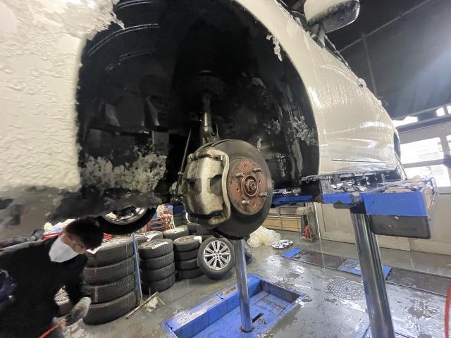 ホンダ　フィットシャトルハイブリッド　オイル、タイヤ交換
旭川市・神楽・神楽岡・神居・西御料・東光・東神楽町・鷹栖町・美瑛町・東神楽町・他地域も大歓迎！