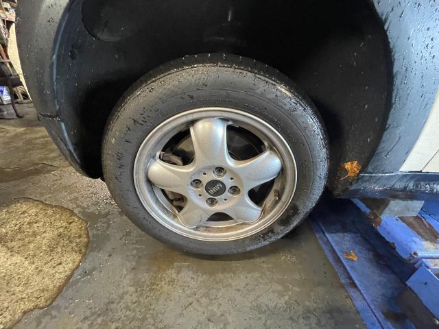 MINI クーパー オイル交換、タイヤ組替・バランス調整、交換
旭川市・神楽・神楽岡・神居・西御料・東光・東神楽町・鷹栖町・美瑛町・東神楽町・他地域も大歓迎!