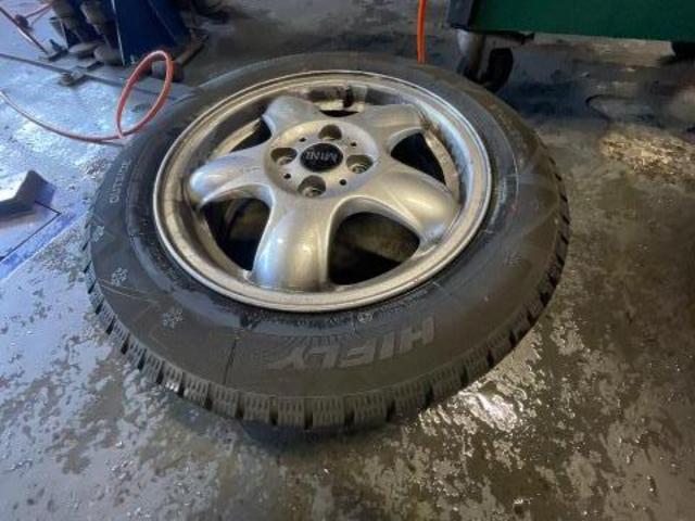 MINI クーパー オイル交換、タイヤ組替・バランス調整、交換
旭川市・神楽・神楽岡・神居・西御料・東光・東神楽町・鷹栖町・美瑛町・東神楽町・他地域も大歓迎!